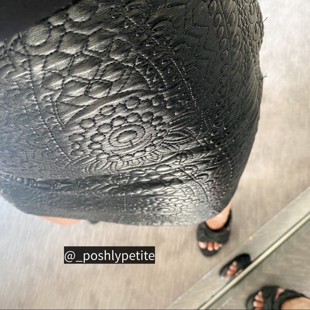 Bebe quilted faux leather mini skirt - Picture 3 of 9